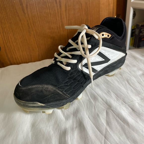 New Balance Men’s 3000 V4 TPU Modeled Baseball & Softball Black/White Cleat - Picture 1 of 7